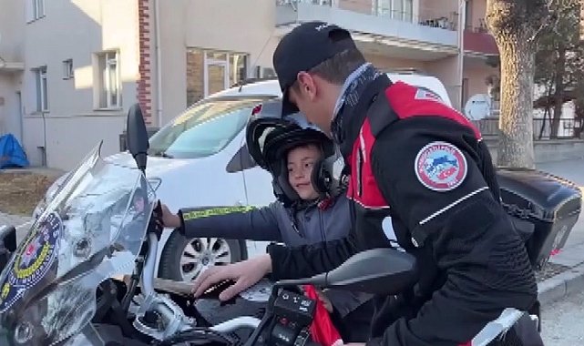 Erzincan'da 6 yaşındaki çocuk, yunus polisleriyle buluştu