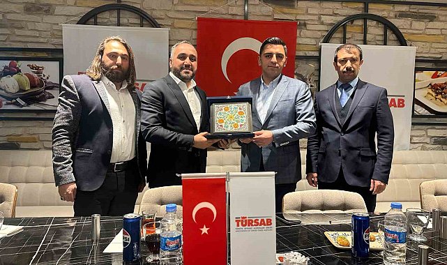 Erzincan'da ki seyahat acenteleri iftarda bir araya geldi