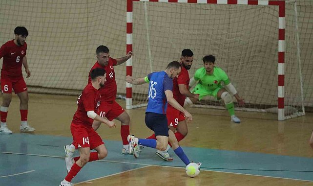 Futsal A Milli takımı, Slovakya'ya 8-4 mağlup oldu