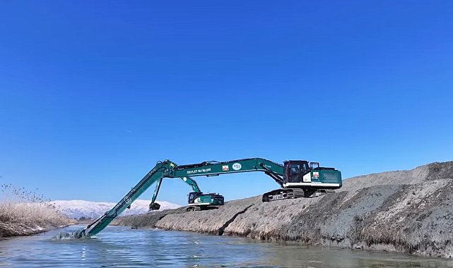 Erzincan'da tahliye kanallarında bahar temizliği