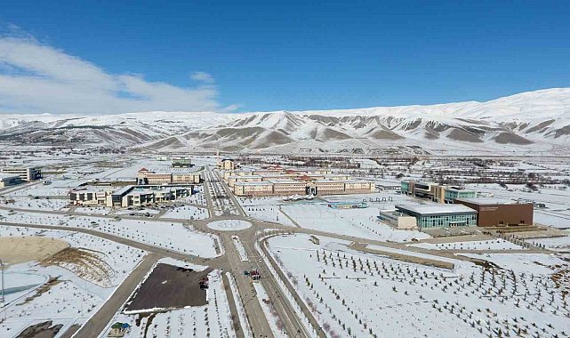 Erzincan'da uçuşa ve eğitime kar engeli