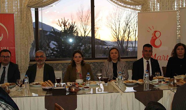 Erzurum'da kadınlar iftar yemeğinde bir araya geldi