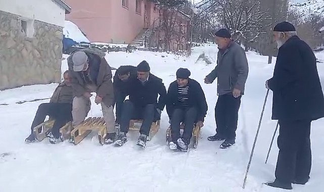 Erzurum'da yaşlıların kızak keyfi