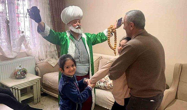 Evde tiyatro etkinliğiyle özel çocukların yüzü gülüyor