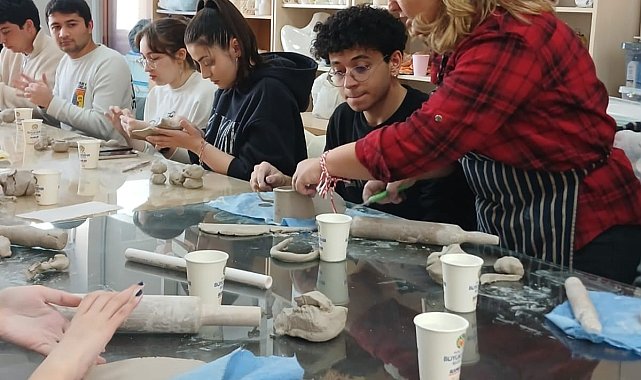 Genç tıpçılar Büyükşehir Sanat Merkezi'nde seramikle buluştu