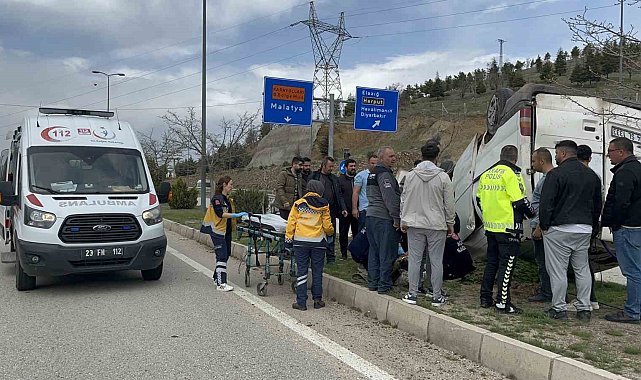 Hafif ticari araç takla attı, sürücü şans eseri kurtuldu