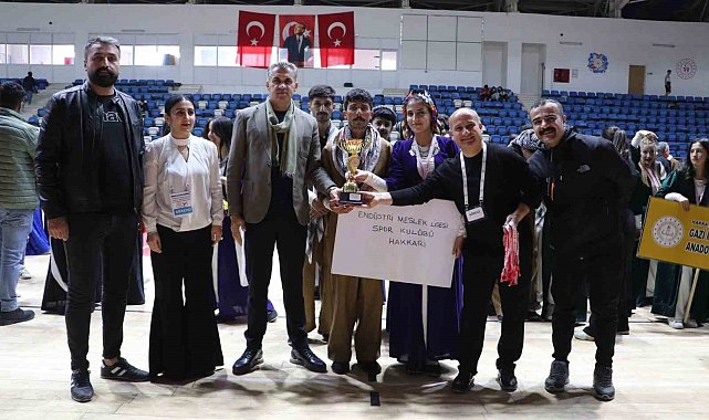 Hakkari'de "Halk Oyunları İl Birinciliği Yarışması" sona erdi
