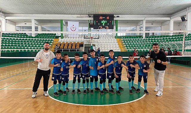 Hamur Adımova Ortaokulu'ndan voleybolda büyük başarı