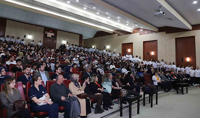 Hemşirelik fakültesinde üniforma giyme heyecanı yaşandı