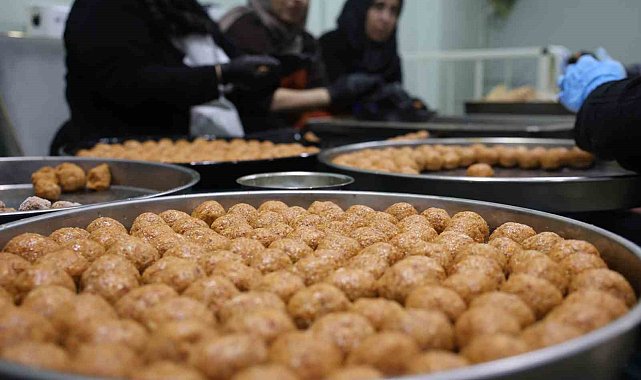 İhtiyaç sahiplerinin iftarı, gönüllülerin elinden