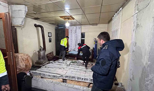 Irak'ta meydana gelen 4.8 büyüklüğündeki depremde Derecik'te bir evde hasar meydana geldi