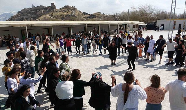 İranlılar nevruz kutlamalarına başladı