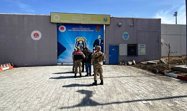 Jandarma, araması bulunan 2 şahsı yakaladı 