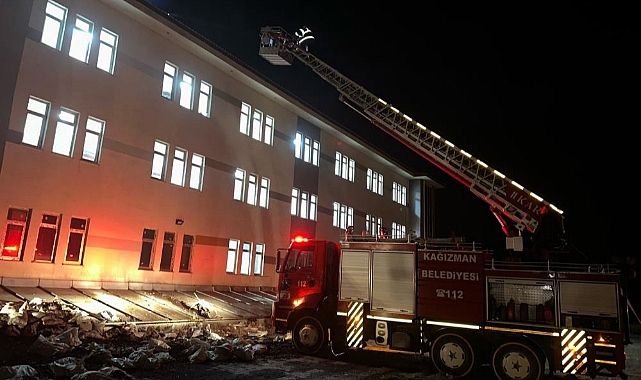 Kağızman'da öğrenci pansiyonunda yangın paniği