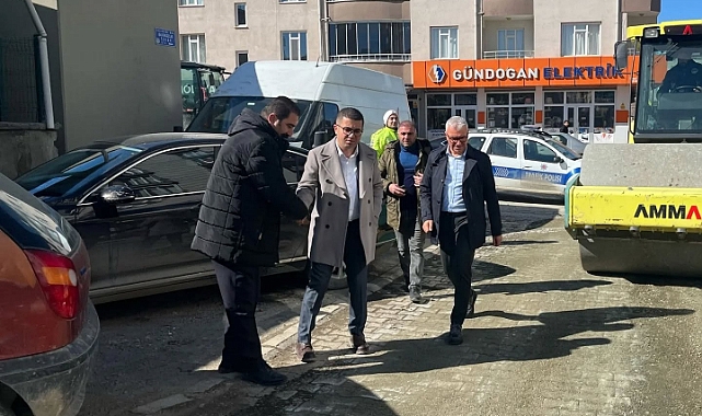 Kağızman’da yollar onarılıyor