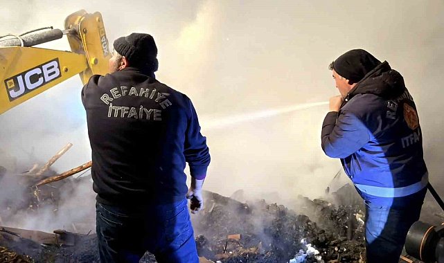 Kalkancı köyünde ev ve odunluk yandı