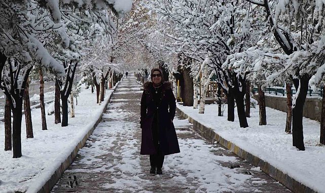 Kar yağışı ile gelen kartpostallık manzaralar