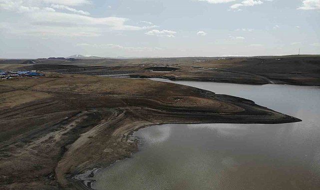 Kars Baraj Gölü&#039;nün buzları çözüldü
