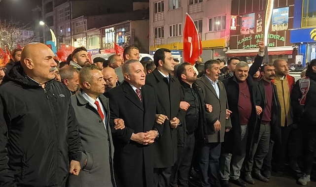 Kars'ta İmamoğlu'nun posterini Kars Kalesine asmak isteyen 3 genç gözaltına alındı