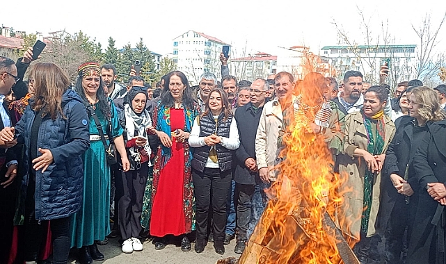 DEM Parti, Kars'ta Nevruz ateşini yaktı