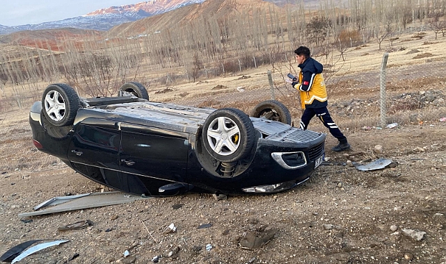 Kars'ta şarampole devrilen otomobildeki 5 kişi yaralandı
