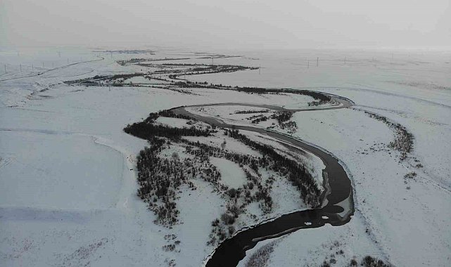 Kars'ta karla kaplı menderesler ve köyler havadan görüntülendi