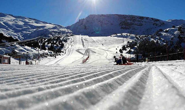 Kayak merkezlerinde en fazla kar kalınlığı 137 santimetreyle Ergan'da ölçüldü