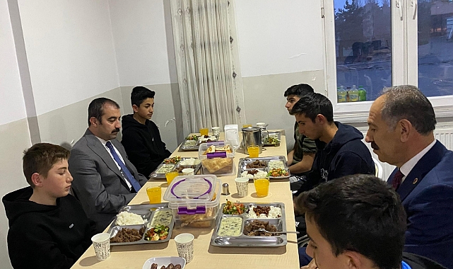 Kaymakam Akköz, öğrencilerle iftar açtı