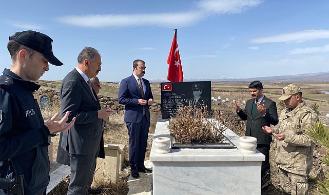 Kaymakam Akköz'den şehit kabirleri ve ailelerine bayram ziyareti