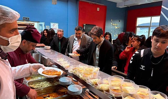Kaymakam Aslantatar ile Belediye Başkanı Kılıç öğrencilerle iftar açtı
