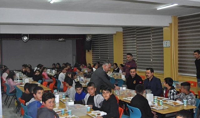 Kaymakam Demirtaş, iftarını öğrencilerle açtı