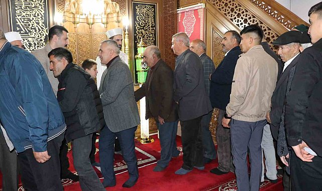 Kaymakam Karali, vatandaşlarla bayramlaştı
