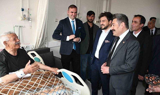 Kaymakam Özçelik&#039;ten hastalara bayram ziyareti