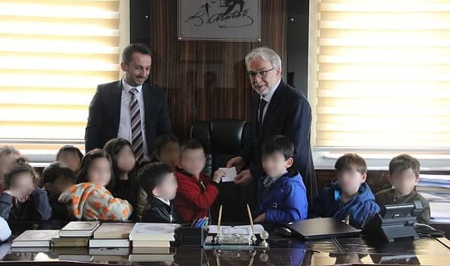 Kumbaralarındaki harçlıklarını Filistin'e bağışladılar