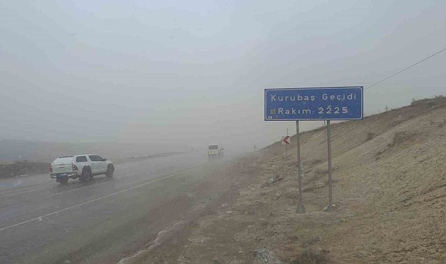 Kurubaş Geçidi&#039;nde kar yağışı ve sis etkili oluyor