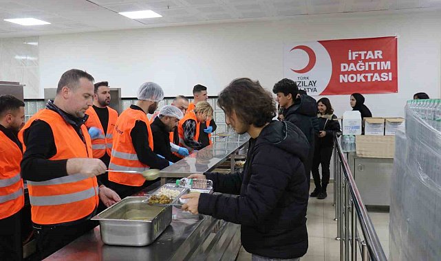 MAGİNDER'den öğrencilere ve hasta yakınlarına iftar yemeği