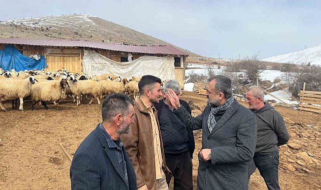 Malatya'da depremzedelere ahır ve samanlık desteği