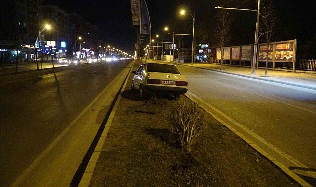 Malatya'da kontrolden çıkan Tofaş refüje çıktı: 1 yaralı