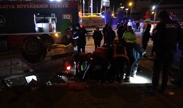 Malatya'da refüje çarpan otomobil devrilip ters döndü: 1 ölü, 1 yaralı