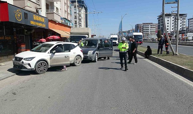 Malatya'da üç araçlı zincirleme kazada: 1 yaralı