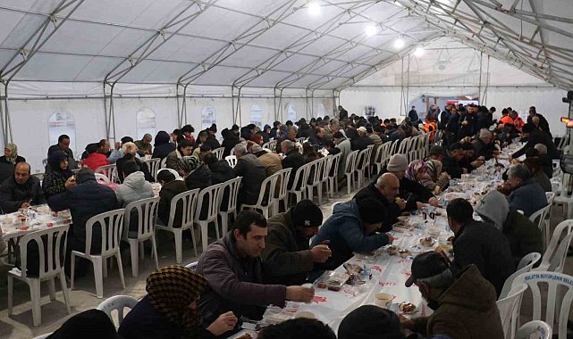 Malatya'da vatandaşlar iftar çadırında bir araya geldi