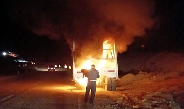 Malatya'nın Darende ilçesinde tır yangını kontrol altına alındı