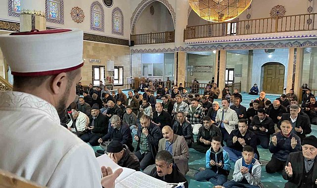 Malazgirt'te bayram namazı coşkusu
