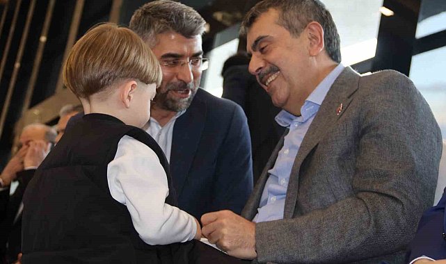 Bakan Tekin: "Siz milletten yana mısınız, milleti ayrıştırmak ve bölüştürmekten yana mısınız?"
