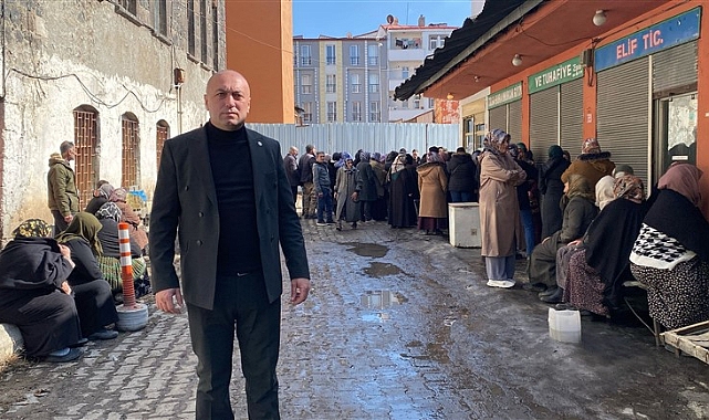 Muhtar Mücük, mahalle sakinlerini yine sevindirdi