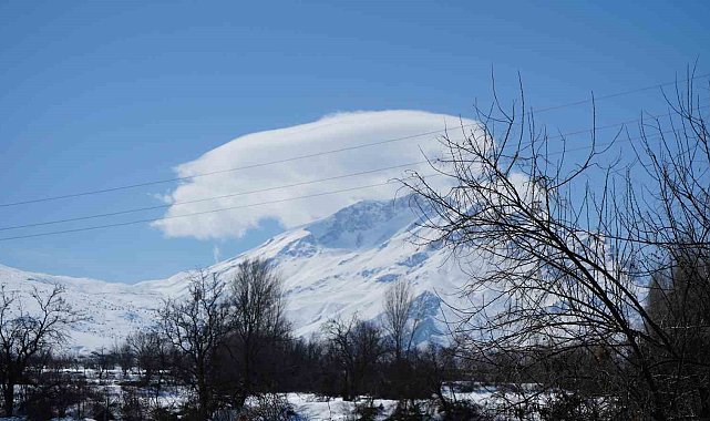 Munzur Dağı&#039;nda mercek bulutu oluştu