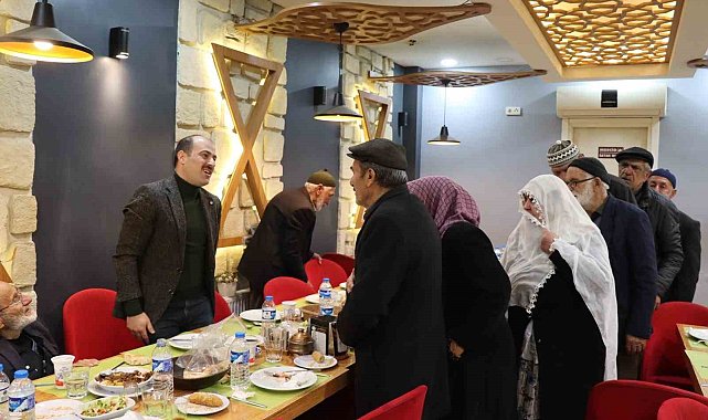 Oltu Kaymakamı Çelik, 65 yaş üstü vatandaşlarla iftarda buluştu