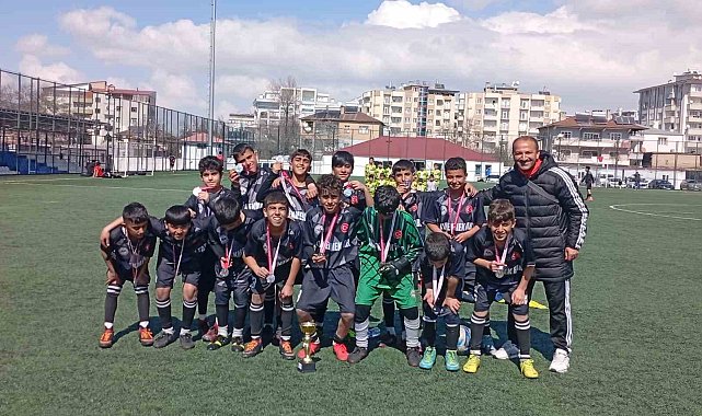 Özalp YİBO Futbol Takımı il ikincisi oldu