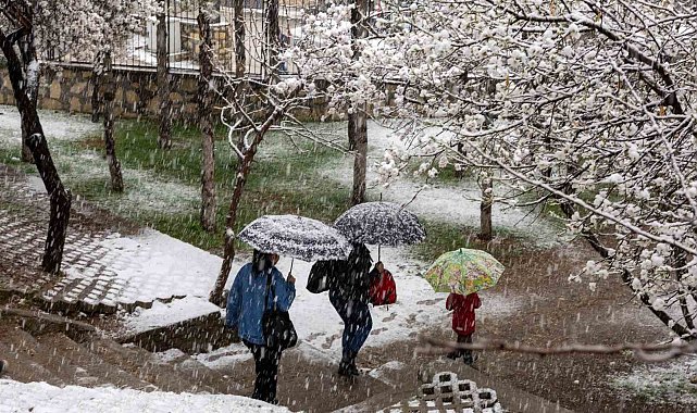 Pertek'te iki mevsim bir arada