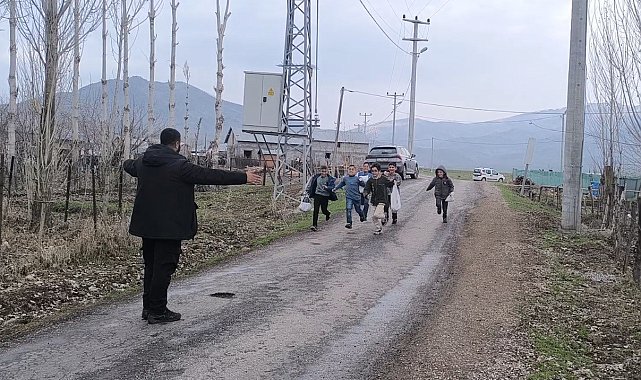 Polis memurundan 150 köy çocuğuna bayram harçlığı